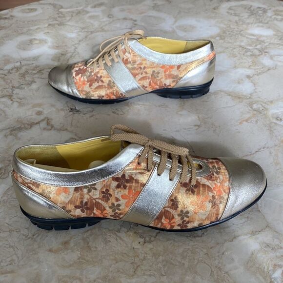 Vintage Amalfi By Rangoni Italian Gold & Floral Sneakers - Picture 5 of 9